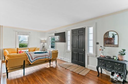 24 Clover St, Middletown CT  06457-5219 exterior