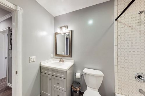 16931 Hart St, Van Nuys CA 91406-4507 exterior