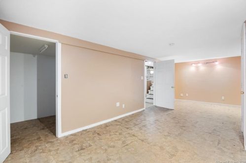 5 Lincoln St, North Haven CT  06473-1807 exterior