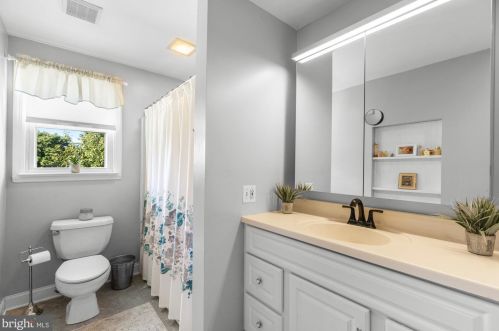 117 Monticello Dr, Riverton NJ 08077-4377 exterior