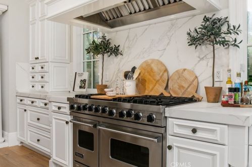 8 Rockshore Blf, Newport Beach CA  92657-2131 exterior