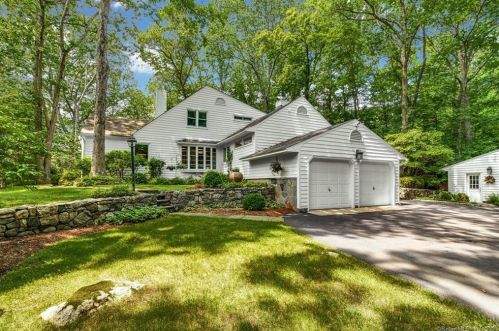 537 Rock Rimmon Rd, Stamford, CT 06903-2333