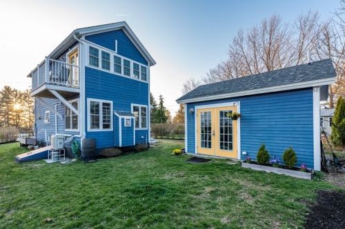 12 Leighton Rd, Dover, NH 03820-4620