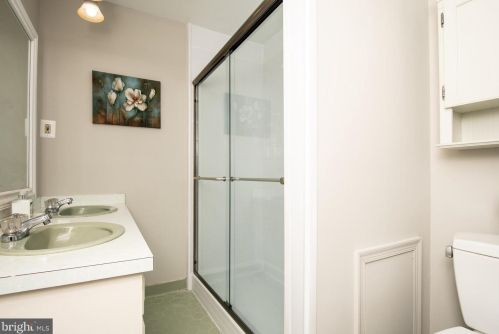 20557 Gleedsville Rd, Leesburg VA 20175-6532 exterior