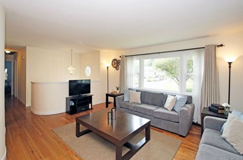 52 Oak Ridge Rd, Bethel, CT 06801-1151