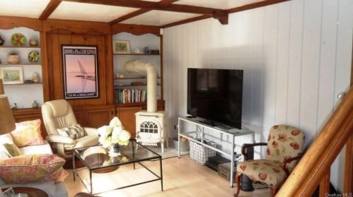 23 Zurich Rd, Patterson, NY 12563-1222