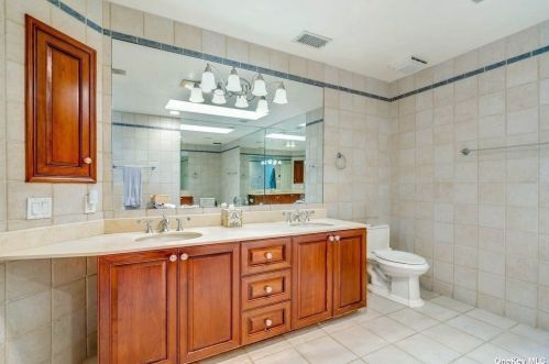 147 Foxwood Dr, Muttontown NY  11753-1121 exterior