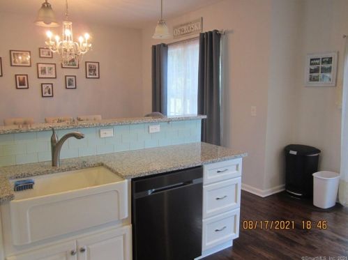 48 Jones Rd, Wallingford CT  06492-4325 exterior