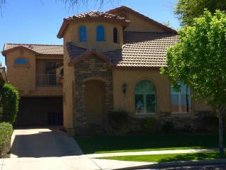 1833 Pollack St, Phoenix, AZ 85042-6859