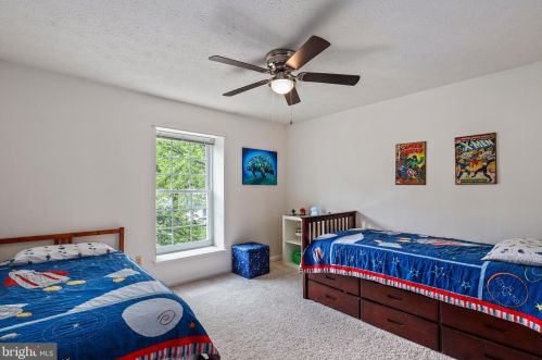 1426 Cellar Crk Way, Herndon VA  20170-2805 exterior