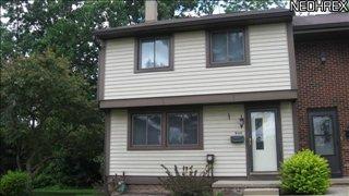 940 Hampton Ridge Dr, Akron, OH 44313-5032