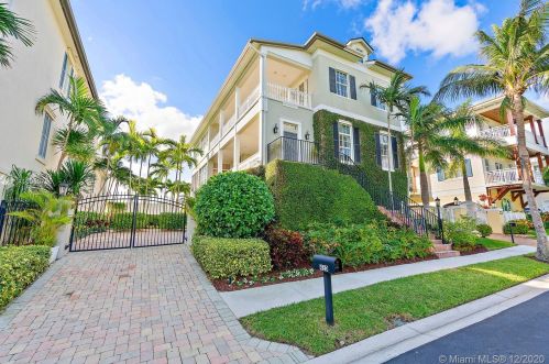 420 Old Towne Ln, West Palm Beach, FL 33408-2347