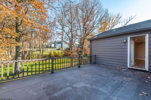 14 Ironwood Way, West Paterson NJ  07424-2019 exterior