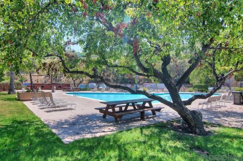 5473 Adobe Falls Rd, San Diego CA 92120-4492 exterior