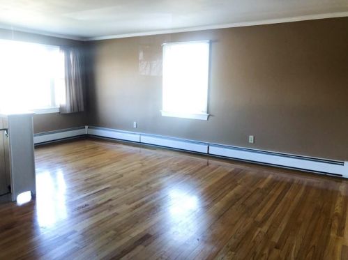 135 Reservoir Rd, Middletown RI  02842-5832 exterior