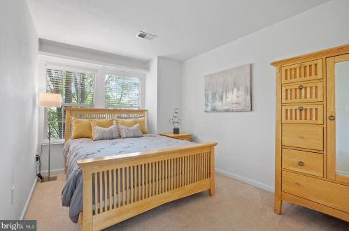 6724 Emmanuel Ct, Gainesville VA  20155-1492 exterior