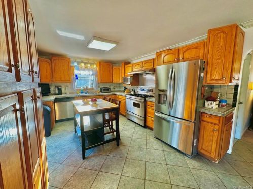 45 Eisenhower Dr, Middletown NY  10940-4543 exterior