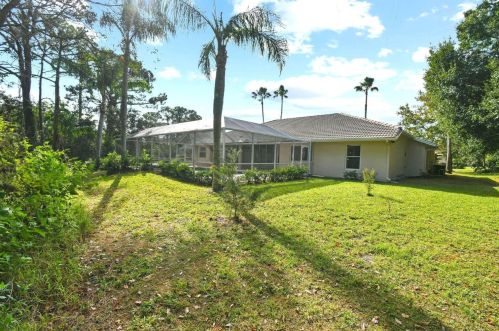 1698 Mockingbird Dr, Fort Pierce FL  34986-2045 exterior
