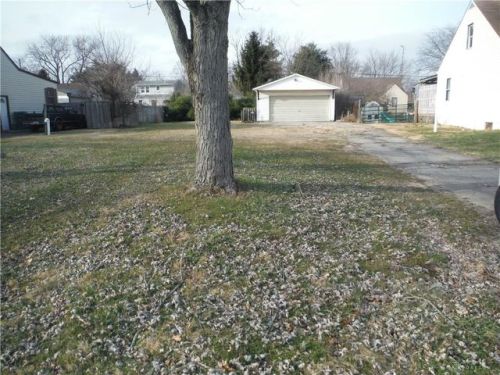 21 Oaklawn Ave, Medway, OH 45341-1117
