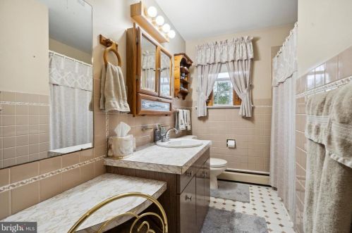 1822 Old Sumneytown Pike, Harleysville PA  19438-1129 exterior