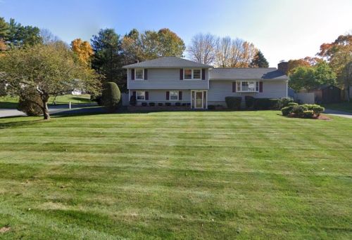 28 Cole St, Salem, NH 03079-3918