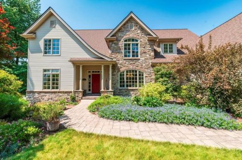 10217 Cormorant Dr, Breinigsville, PA 18031-2252