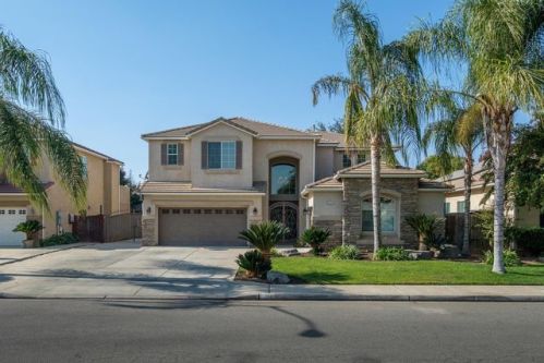 8111 Paula Ave, Fresno, CA 93720-4967