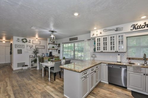 820 Crenshaw Lake Rd, Lutz FL  33548-8129 exterior