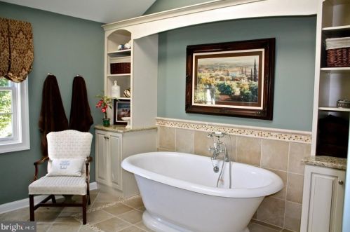 2038 Hollis Rd, Lansdale PA 19446-5722 exterior