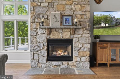 17621 Stonegait Ct, Round Hill VA  20141-2264 exterior