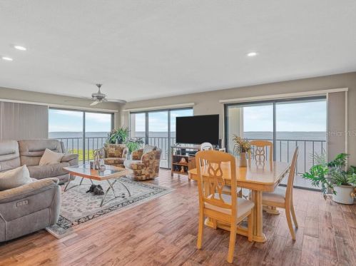 433 Mariner Dr, Tarpon Springs, FL 34689-5846