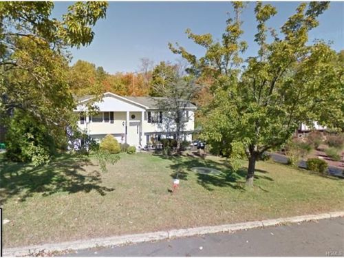 3 Langschur Ct, Thiells, NY 10984-1320