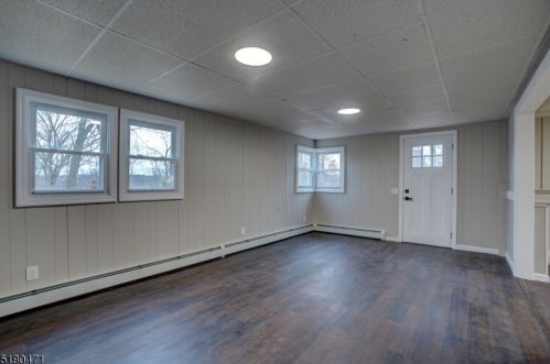 15 Normandy Cir, Hopatcong NJ  07843-1840 exterior