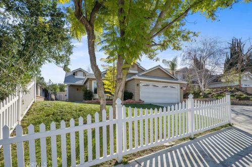28214 Royal Rd, Santa Clarita, CA 91384-3027