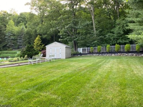 19 Marisa Ct, West Milford NJ  07480-3000 exterior