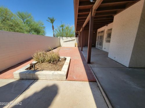 9008 Palms Park Dr, Tucson AZ  85715-5643 exterior