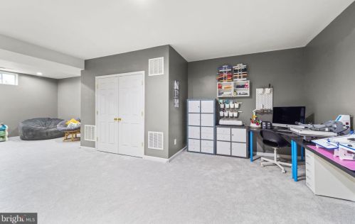 18799 Pier Trail Dr, Triangle VA  22172-2351 exterior