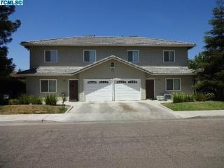 423 4th St, Porterville, CA 93257-2409