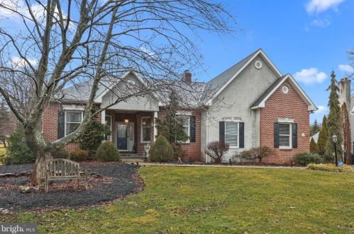 28 Sassafras Dr, Southampton, PA 18966-1221