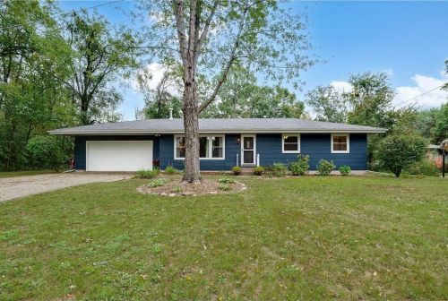 306 Lakeview Dr, Hudson, WI 54016-1194