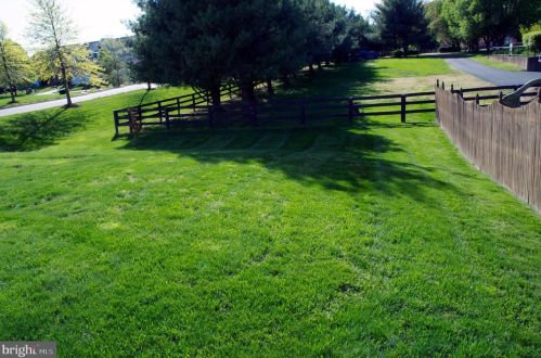 104 Alpine Dr, Leesburg VA  20175-6137 exterior