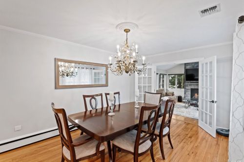 96 Vanderbilt Blvd, Oakdale NY  11769-2033 exterior