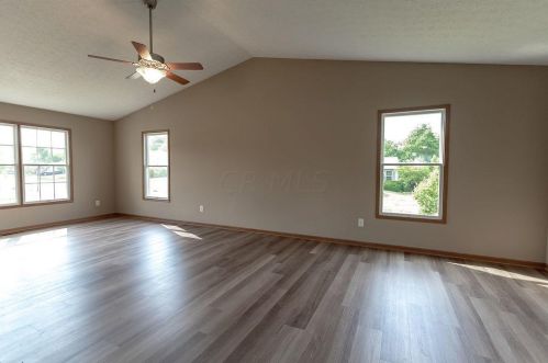 2066 Brookbank Dr, Darbydale, OH 43123-4733