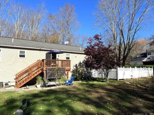 32 Whip Poor Will Dr, Moosup, CT 06354-1728