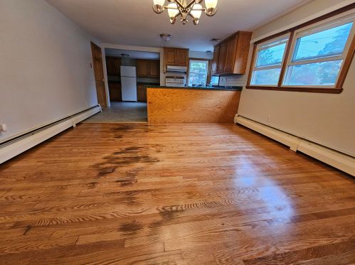 6 Gln Denin Dr, Salem NH  03079-2302 exterior