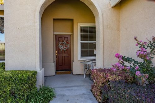5434 Blazer Ct, Riverbank, CA 95367-9429