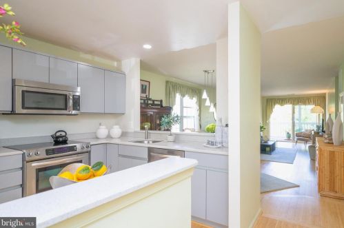 2998 Yarling Ct, Falls Church VA  22042-4476 exterior