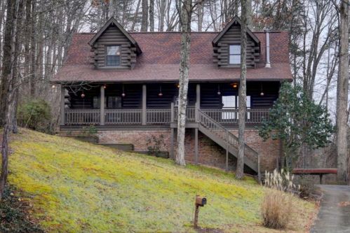 2000 Smoky River Rd, Knoxville, TN 37931-4529