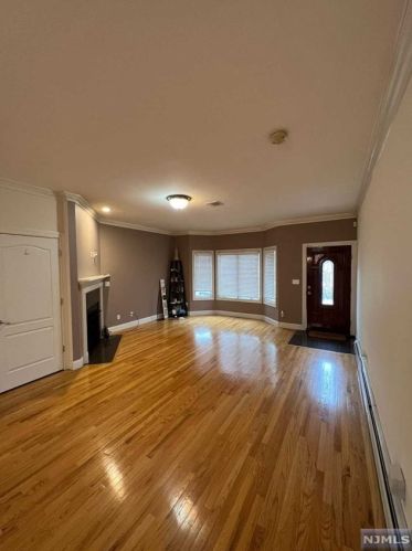 126 Oakwood Ave, Cliffside Park NJ  07010-1043 exterior