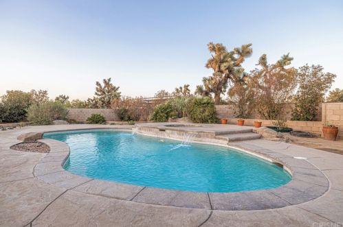 42522 15 St, Lancaster CA 93534-6212 exterior